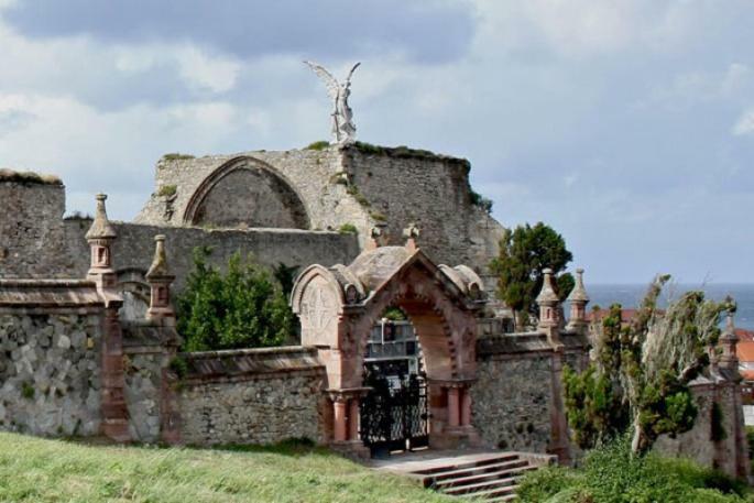 Pension Vega De Pas Comillas Exterior photo